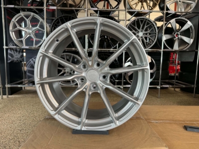 Yota YP9 R19 8,5+9,5 ET35+ET40 5x120 72.6 S