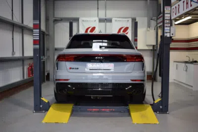 Audi RSQ8 a SQ8 (2020 a novější) Sportovní nerezový výfuk s technologií Sound Architect™ Quicksilver AU888S