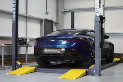 Aston Martin DB11 V8 (2018 a novější) Titanový sportovní výfukový systém s technologií Sound Architect™ QUICKSILVER AS137T