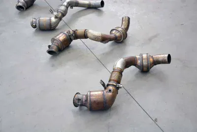 Turbo downpipe kit + metalický katalyzátor pravý (pro použití s originálním cat-back výfukovým systémem) Supersprint 525221