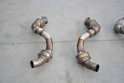 Turbo downpipe kit + metalický katalyzátor pravý (pro použití s originálním cat-back výfukovým systémem) Supersprint 525221