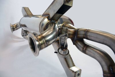 Zadní díl výfuku s ventily pravá - levá 4 výstupy - nahrazuje hlavní katalyzátor - lze nainstalovat na originální koncovky - 8,5 kg Supersprint 767054