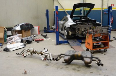 Zadní díl výfuku, typ "Racing" pravá - levá 4 výstupy - nahrazuje hlavní katalyzátor - lze nainstalovat na originální koncovky - 13,5 Kg Supersprint 767034