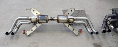 Zadní díl výfuku, typ "Racing" pravá - levá 4 výstupy - nahrazuje hlavní katalyzátor - lze nainstalovat na originální koncovky - 13,5 Kg Supersprint 767034