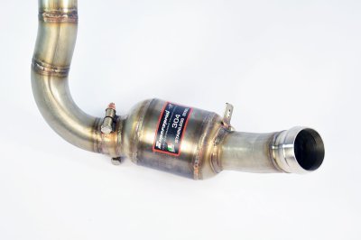 Downpipe levý s metalickým katalyzátorem (nahrazuje první katalyzátor) – pro vozy s pravostranným i levostranným řízením Supersprint 723181