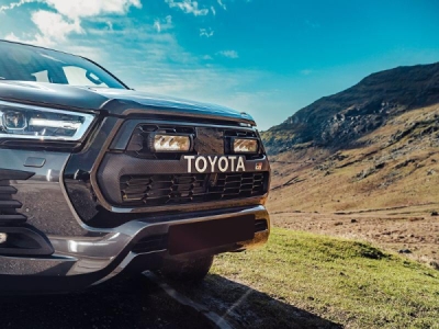 Sada světel do masky Lazer pro Toyota Hilux GR sport (2023+), Triple-R 750 Elite Flash