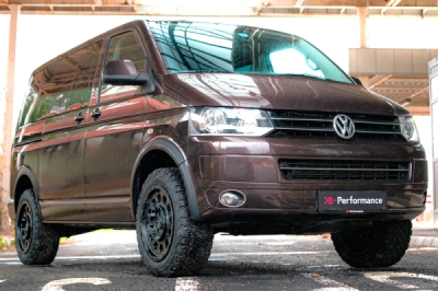 TWIN-MONOTUBE-PROJEKT AT3 ČERNÁ MATNÁ, MONOBLOK 8,5×18" 5×120 (VW T5, T6 / T6.1, AMAROK)