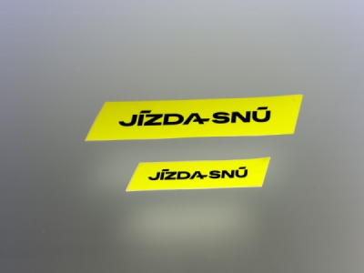 Sada 2ks samolepek JÍZDA SNŮ žlutá (S+M)
