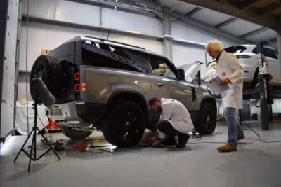 Land Rover Defender D200 90 (2019 a novější) Nerezový výfuk s generátorem zvuku a technologií Sound Architect™ QUICKSILVER LR250S-D200-90.