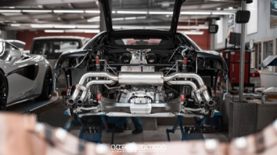 Audi R8 V10 (bez OPF, MY2020 a novější, spec. USA) Titanový sportovní výfuk s technologií Sound Architect™ QUICKSILVER AU400A