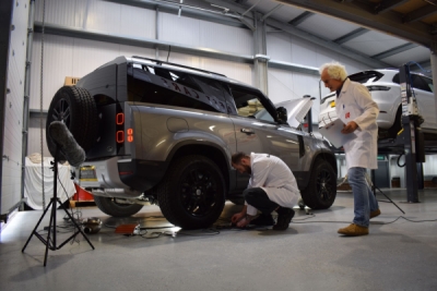 Land Rover Defender D300 90 (2019 a novější) Nerezový výfukový systém s generátorem zvuku vybavený technologií Sound Architect™ QUICKSILVER LR250S-D300-90