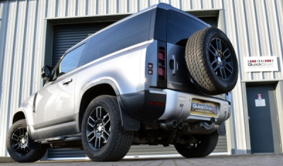 Land Rover Defender D200 110 (2019 a novější) Nerezový výfuk se zvukovým generátorem využívající technologii Sound Architect™ QUICKSILVER LR250-D200-110
