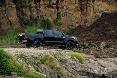 Toyota Hilux (AN120/AN130) Öhlins Adventure podvozek TOV W00, lift 1"