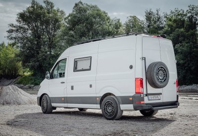 TWIN-MONOTUBE-PROJEKT-AT1-HD černá matná, ochranný prstenec 8,5x18" 5x120 | (MAN TGE / VW Crafter & T7 Multivan / California)