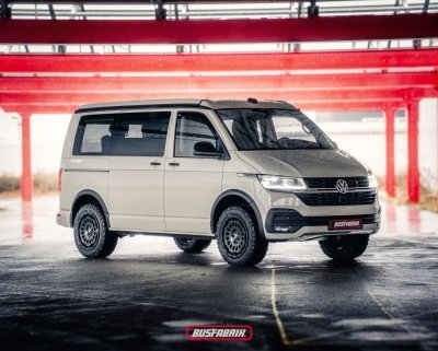 TWIN-MONOTUBE-PROJEKT AT1 ČERNÁ MATNÁ, MONOBLOK 8×17" 5×120 (VW T5, T6 / T6.1, AMAROK)