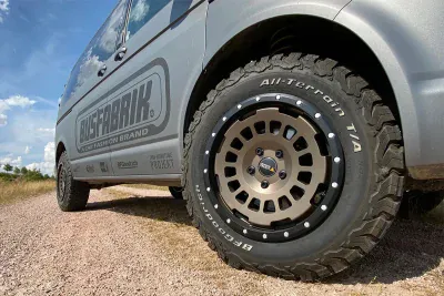 Twin-Monotube-Projekt AT1 bronzová, ochranný prstenec 8×17" 5×120 (VW T5, T6 / T6.1, AMAROK)
