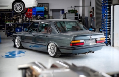 BMW E28 520i ohne Kat BMW E28 520i bez CAT - finální a f FOX BM030322-044-HA
