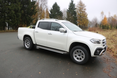 Výfuky Mercedesu třídy X 4matic vyúsťují bočně vpravo a vpravo. FOX MB230000-132