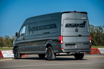 Twin-Monotube-Projekt AT1 černá matná, monoblok 8,5×18" 5×120 | (MAN TGE / VW Crafter & T7 Multivan / California)