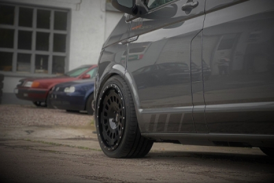 Twin-Monotube-Projekt AT1 černá matná, ochranný prstenec 9×20" 5×120 (VW T5 / T6 / T6.1)