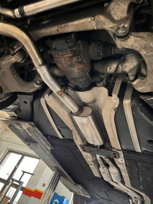 BMW E60 520i/ 523i/ 525i/ 530i ab 2006 přední tlumič výfuku FOX BM032020-VSD