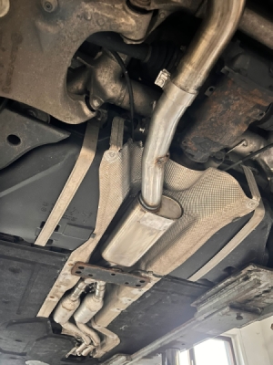 BMW E60 520i/ 523i/ 525i/ 530i ab 2006 přední tlumič výfuku FOX BM032020-VSD