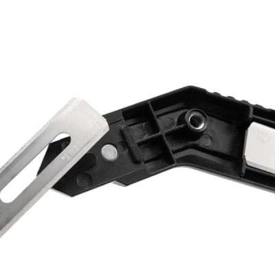 TOUGHBUILT TB-H4-11-CK, Zahnutý nůž na koberce | nástroj pro zastrkování