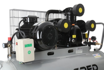 AKČNÍ SET SETTA311BM, Olejový kompresor 300l, 3 písty, 400V, 9,5 KW, s příslušenstvím