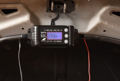 Yato Nabíječka 4A 6/12V PB/GEL LCD display YT-83033