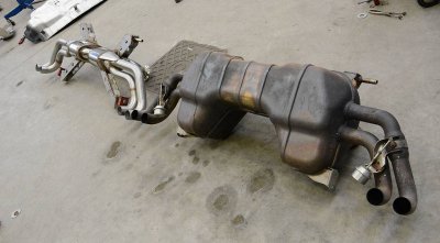 Zadní díl výfuku, typ "Racing" pravá - levá 4 výstupy - nahrazuje hlavní katalyzátor - lze nainstalovat na originální koncovky - 13,5 Kg Supersprint 767034