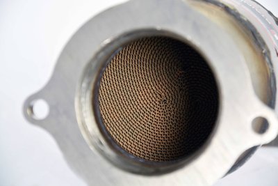 Downpipe s metalickým katalyzátorem (pro vozy s levostranným i pravostranným řízením) Supersprint 777321