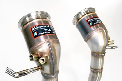 Downpipe + metalický katalyzátor, pravá – levá (odstraňuje OPF) - pro vozy s levostranným i pravostranným řízením) Supersprint 249921