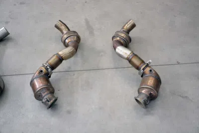 Turbo downpipe kit + metalický katalyzátor levý (pro použití s originálním cat-back výfukovým systémem) Supersprint 526941