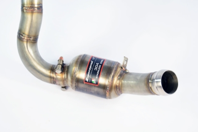 Downpipe levý s metalickým katalyzátorem (nahrazuje první katalyzátor) – pro vozy s pravostranným i levostranným řízením Supersprint 723181