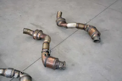 Turbo downpipe kit + metalický katalyzátor levý (pro použití s originálním cat-back výfukovým systémem) Supersprint 526941