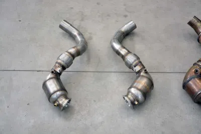 Turbo downpipe kit + metalický katalyzátor – pravý (pro použití s originálním cat-back výfukovým systémem) Supersprint 526921