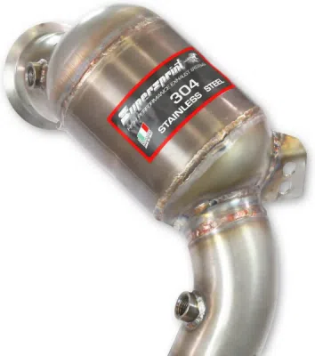 Levý downpipe s metalickým pre-katem (nahrazuje druhý katalyzátor) – pro vozy s pravostranným i levostranným řízením Supersprint 723141