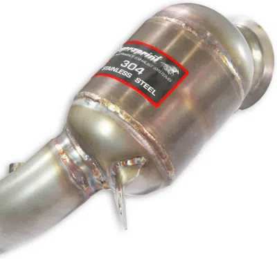 Levý downpipe s metalickým pre-katem (nahrazuje druhý katalyzátor) – pro vozy s pravostranným i levostranným řízením Supersprint 723141
