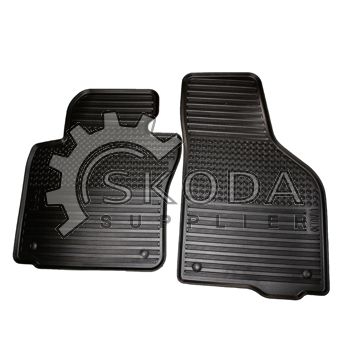 Gumové koberce Octavia II - přední - ŠKODA Original OEM 1Z0061221
