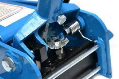 Hydraulický zvedák 3,5t pojízdný s pedálem