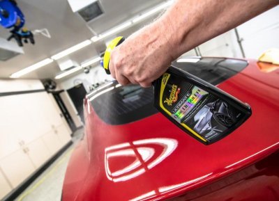 Meguiar's Ultimate Quik Detailer - detailer na údržbu laku