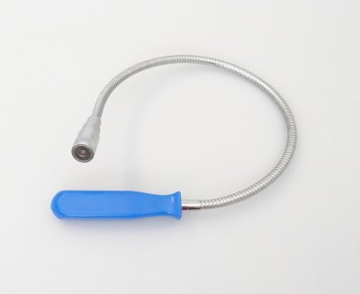 Vytahovák předmětů magnetický, ohebný 60 cm, s LED osvětlením - QUATROS QS14212