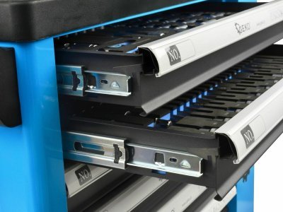 Dílenský montážní vozík vybavený, 243 ks nářadí, 7 zásuvek a skříňka - GEKO G10833