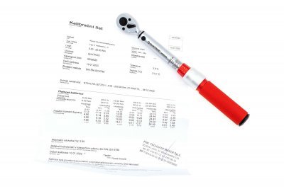 Momentový klíč 1/4" 5-25 Nm, zvýšená přesnost 3 %, s certifikátem - QUATROS QS59025