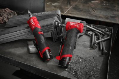 Aku pravoúhlá vřetenová bruska 12 V, 2x baterie 2 a 4 Ah - Milwaukee M12 FDGA-422B FUEL