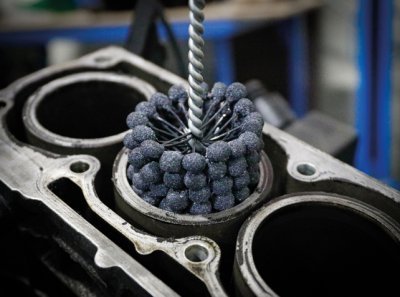 Honovací přípravky pro válce motorů, hrubost P 180, různé průměry - BGS, Pracovní rozsah: 68-70 mm