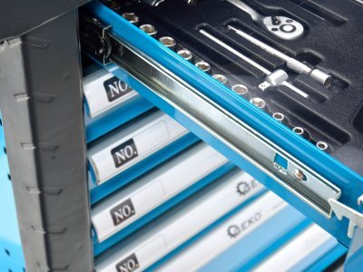 Dílenský montážní vozík, vybavený 245 ks, 6 zásuvek - GEKO G10831