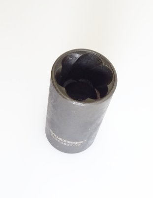 Hlavice na povolení poškozených pojistných šroubů, 1/2", různé rozměry - QUATROS, Velikost: 17 mm