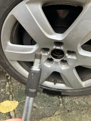 Hlavice na povolení poškozených pojistných šroubů, 1/2", různé rozměry - QUATROS, Velikost: 19 mm