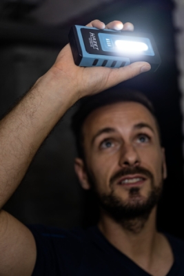 Dílenská montážní LED lampa, 3 W, 300 lm, nastavitelná základna, s háčkem a magnetem